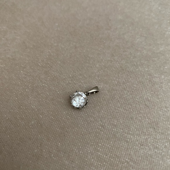 1.3ct Moissanite Diamond with GIA Certificate Round cut pendent - Picture 5 of 7
